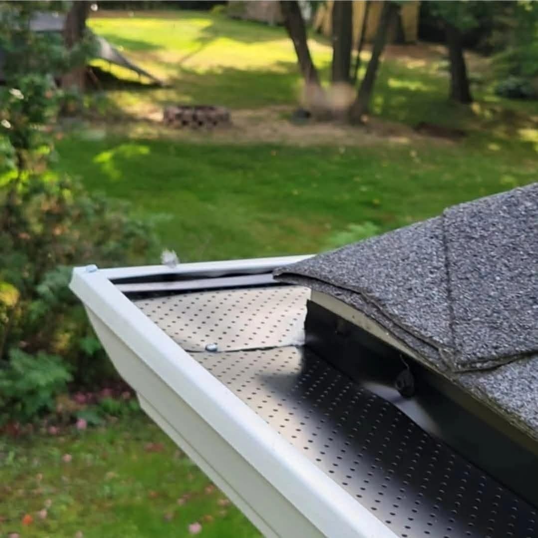 Ventilated soffits and white aluminum fascia — Hudson QC